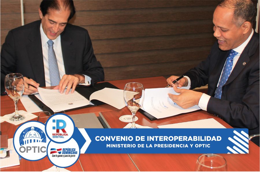 Director de OPTIC y Ministro de la Presidencia firmando acuerdo de interoperabilidad