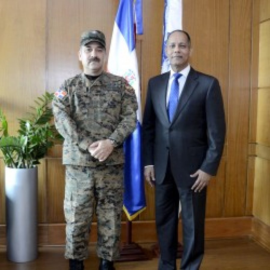 Director de OPTIC junto al Presidente de la Comisión Nacional de Emergencias