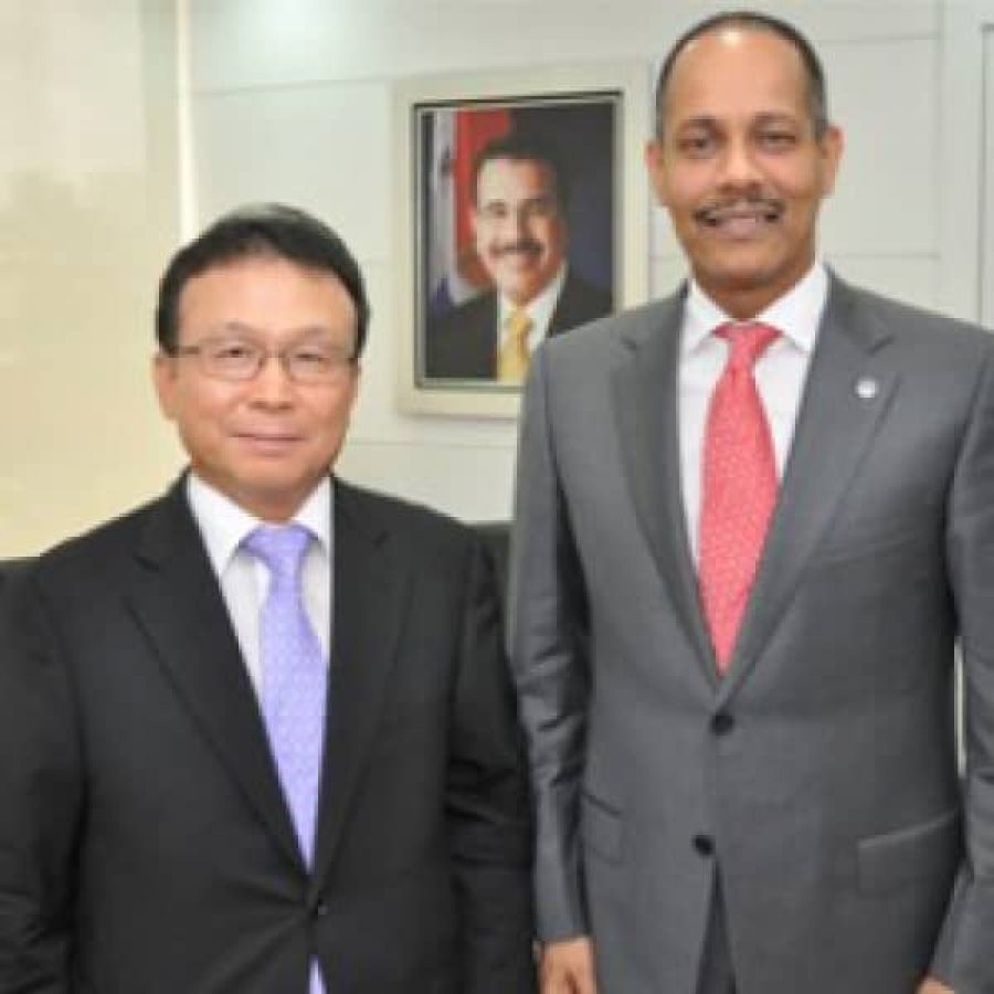 Director de la OPTIC junto al embajador de Corea del Sur